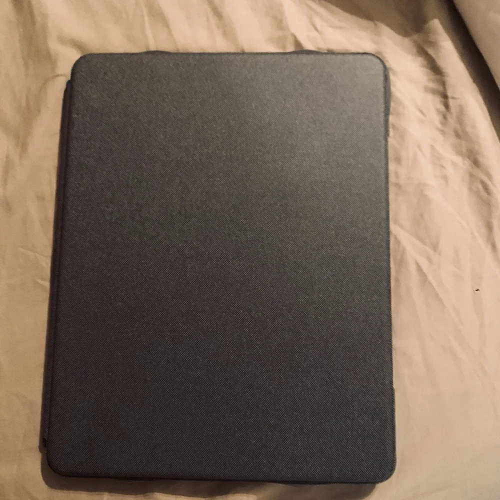 Logitech combotouch iPad Pro 12.9 inch 5th generation detachable keyboard case